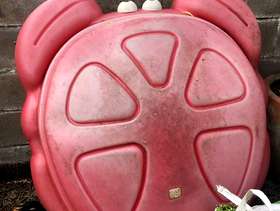 Freecycle Sand pit with removable lid