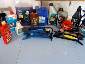 Freecycle 2 x car pumps & collection of misc washes