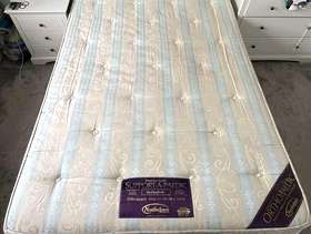 Freecycle Double Divan with 4 drawers & Mattress