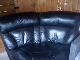Freecycle A corner leather sofa