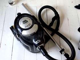 Freecycle VAX bag less vacuum cleaner
