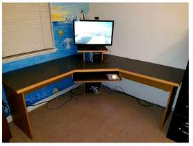 Freecycle Computer desk, corner style, 70" x 70"