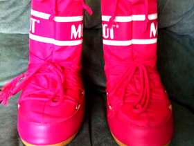 Freecycle Moon Boots size 31-34 (12 - 2)