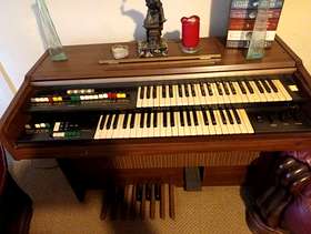 Freecycle Vintage Yamaha Organ in great working order