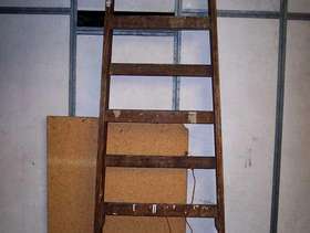 Freecycle Wooden Tressle