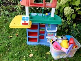 Freecycle Children’s kitchen and shop