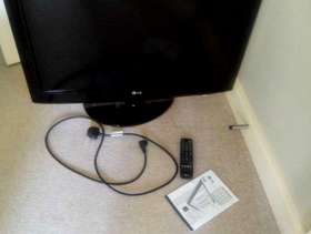 Freecycle LG 32" TV non smart with Freeview, remote control ad ...