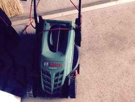 Freecycle Bosch Rotak 32r lawnmower