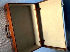 Freecycle Old Leather suitcase