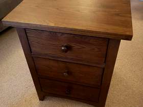 Freecycle Bedside Table/drawers