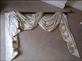 Freecycle Decorative curtain with rail