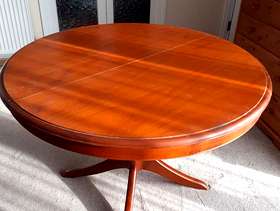 Freecycle Solid wood round extendable dining table