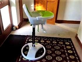 Freecycle Deluxe pedestal swivel highchair