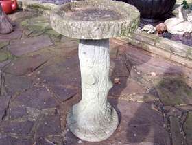 Freecycle Bird bath durrington £ 10