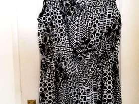 Freecycle M&Co Plus, Black and White Silky Polyester Dress