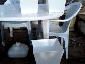 Freecycle 3 Tall Plastic Plant Pots