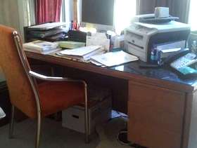 Freecycle Large desk. Good condition.