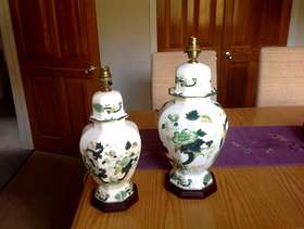 Freecycle Pair of Masons Ironstone table lamps