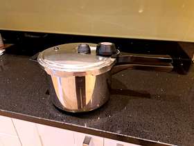 Freecycle Prestige pressure cooker