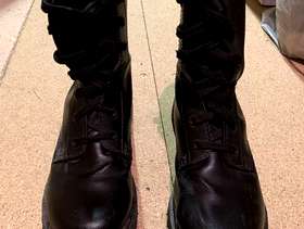 Freecycle Unisex black military boots size 7