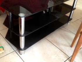 Freecycle TV stand black /chrome