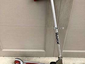Freecycle Boy's Scooter