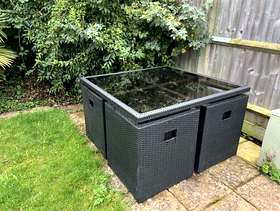 Freecycle Garden table with chairs and cushions