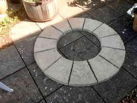 Freecycle Paving slabs forming a circle.