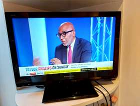 Freecycle Panasonic Tx-L19x5b 19 inch TV