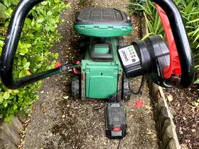 Freecycle Battery qualcast mower with grass pick up