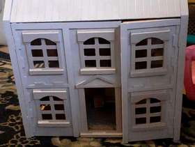 Freecycle Wooden dolls house Inc furniture