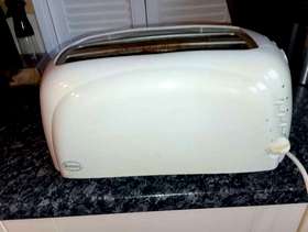 Freecycle Swan Four slice Toaster