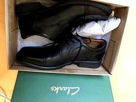 Freecycle Boys black leather school shoes 7G