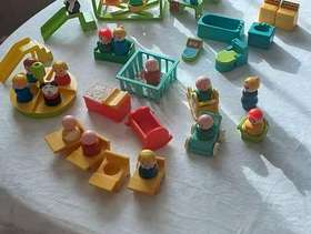 Freecycle Fisher Price 1970 Play People School House/Nursery Playset