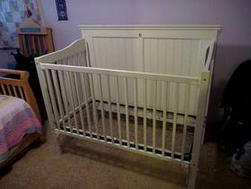 Freecycle Crib with mobile and breathable bumper