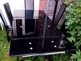 Freecycle Extendable black glass dining table