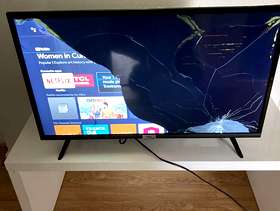 Freecycle Smart tv 32” 18months old