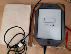 Freecycle Kindle with case and charger