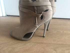 Freecycle Topshop suede boots