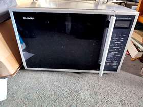 FreelyWheely: Sharp R959 42 litre combination microwave