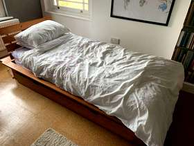 Freecycle Bed and mattress with drawer