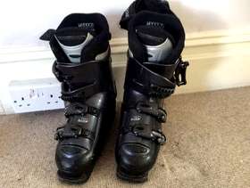 Freecycle Woman's size 7 ski boot
