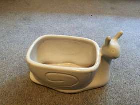 Freecycle Snail ceramic plant pot