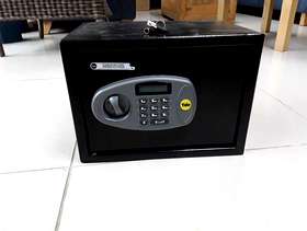 Freecycle Yale Electrical safe