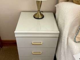 Freecycle Chest drawers/bedside cabinet