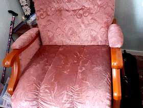 Freecycle Electric recliner raise and tilt