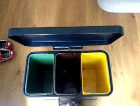 Freecycle Silver and black recycling bin