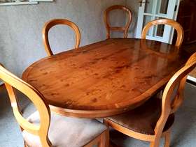Freecycle Dining room table and 6 chairs
