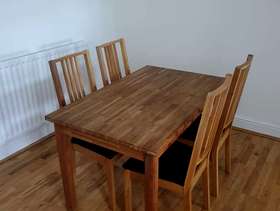 Freecycle Dining table and 4 chairs. Great condition