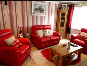 Freecycle Leather electric reclining 2-seater sofa and 2 chairs